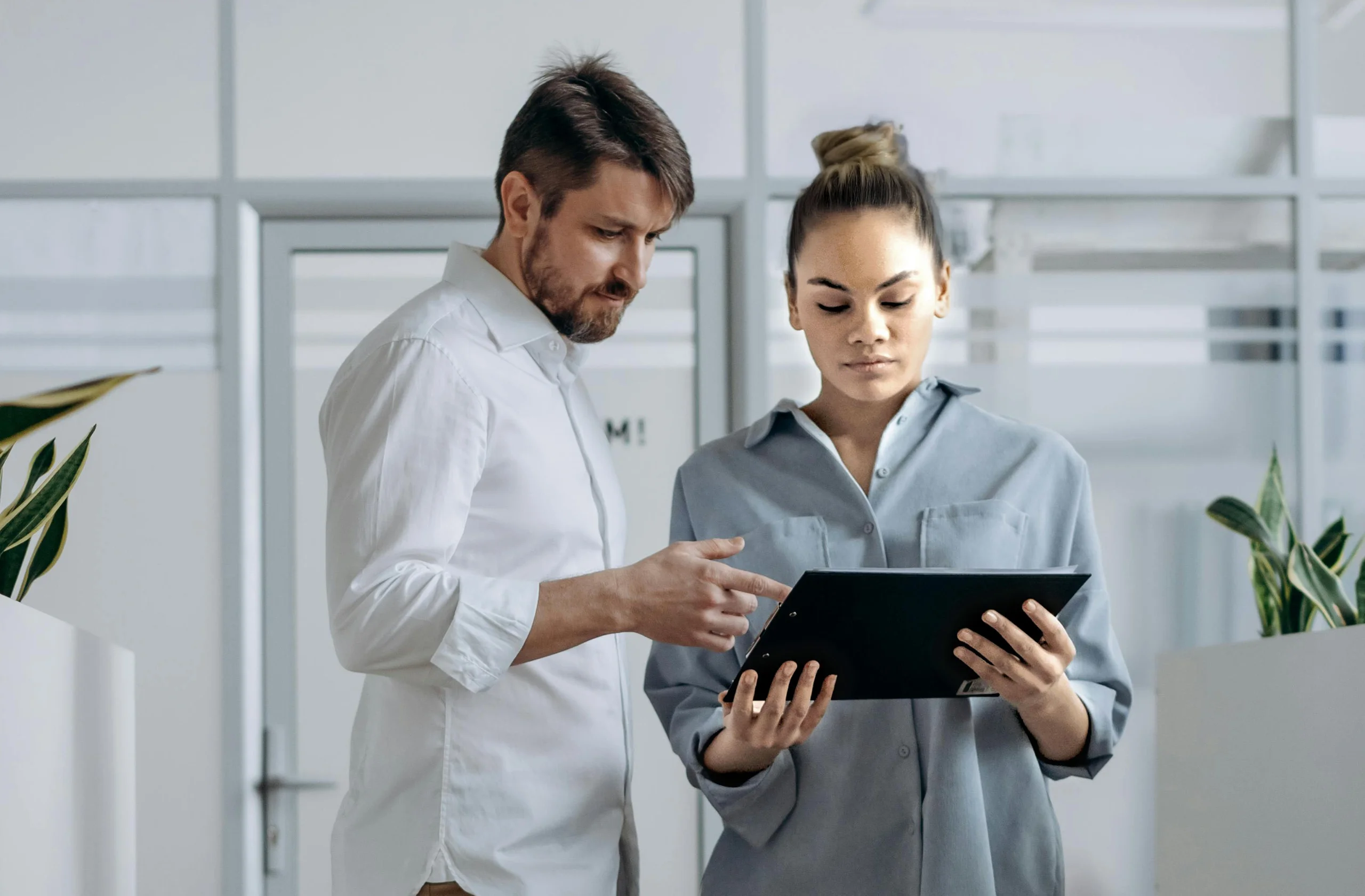 Claridad de marca y frecuencia de publicación en empresas B2B